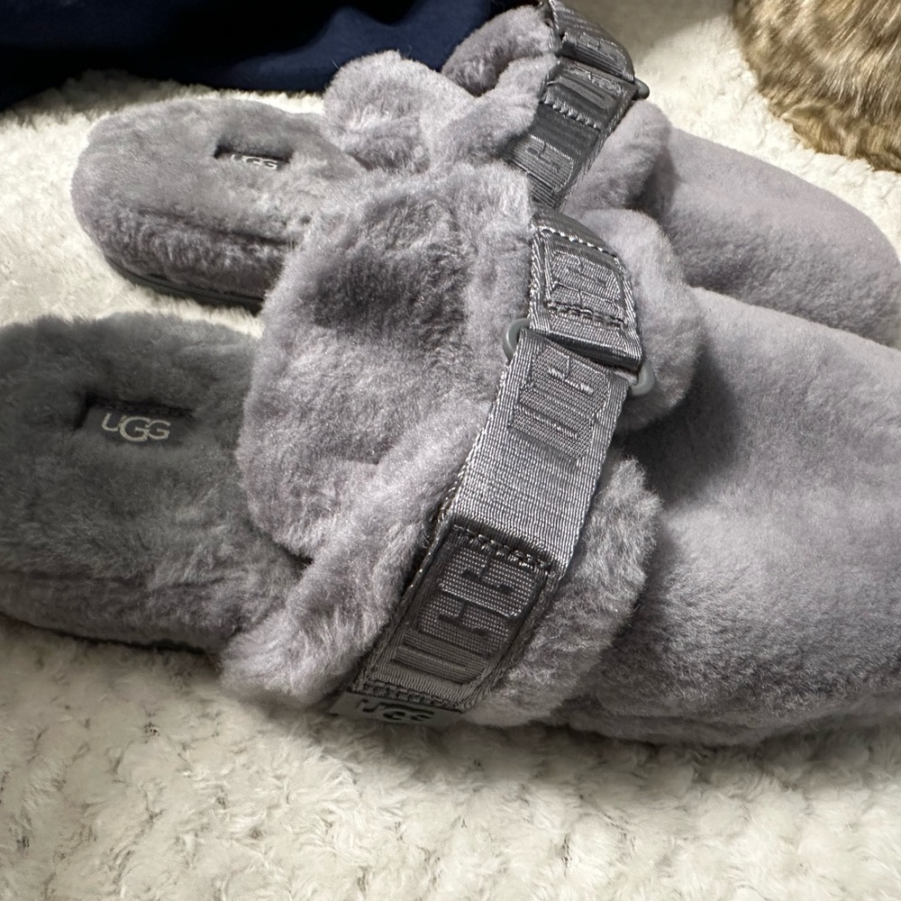 New w/out box- UGG Mens Fluff It Slippers Size 11 Gray 1118150